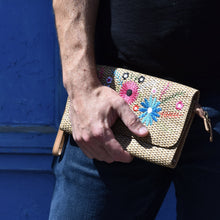 Load image into Gallery viewer, Flowers Clutch