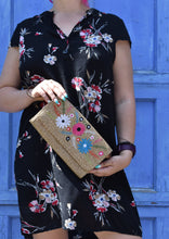 Load image into Gallery viewer, Flowers Clutch