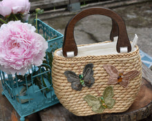 Load image into Gallery viewer, Vintage straw handbag from 1970s