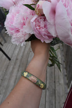 Load image into Gallery viewer, Light green bracelet vintage style