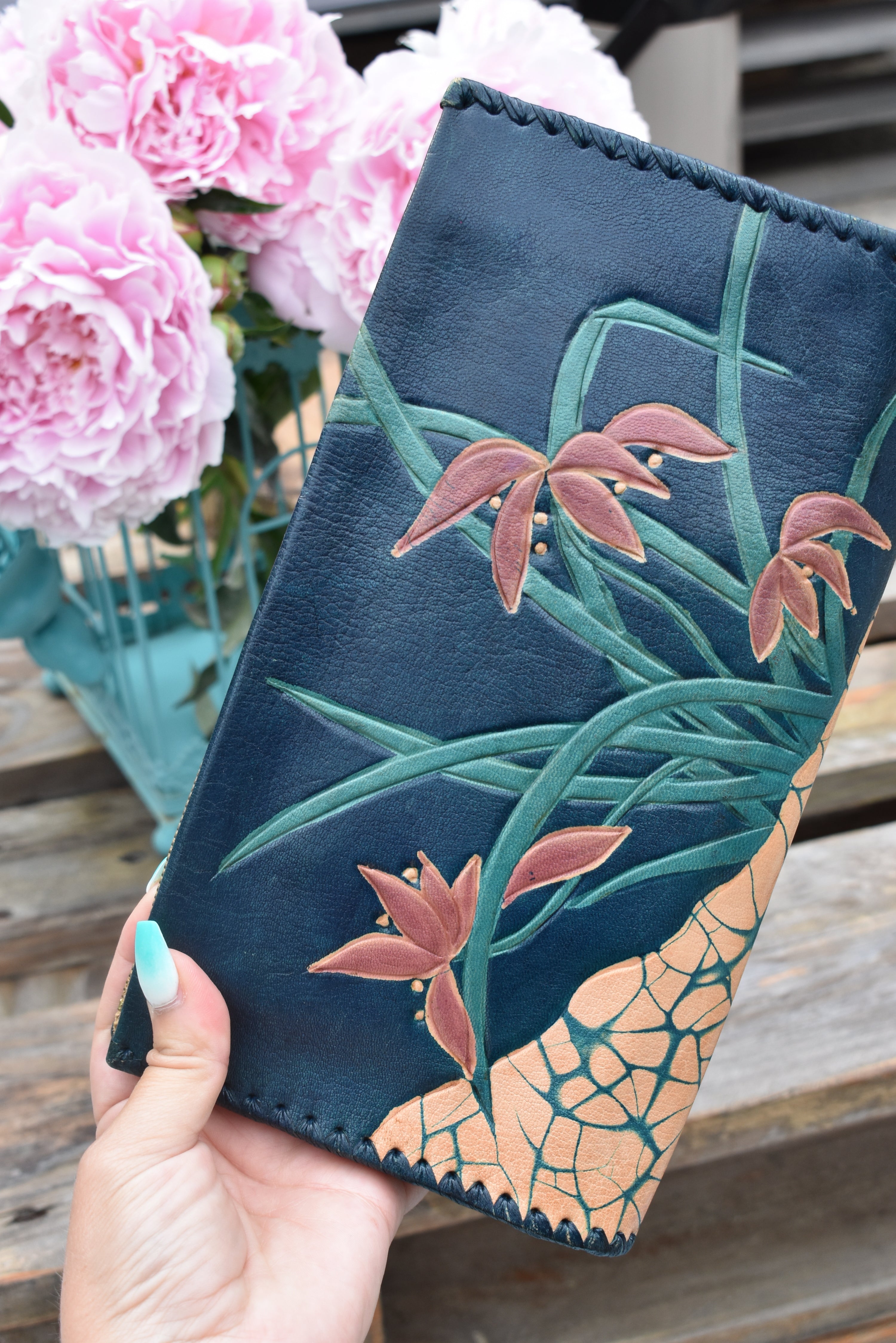 Navy blue clutch – Monarca Collection